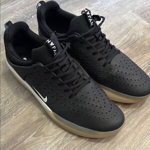 Naya Black Sneakers Nike lightly used